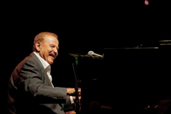 Γιάννης Σπανός : Σε κλίμα οδύνης το τελευταίο αντίο στον σπουδαίο μουσικοσυνθέτη