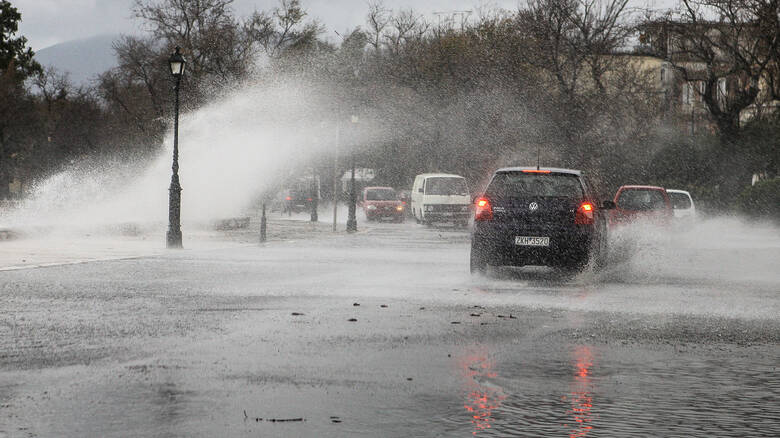 «Διδώ» : Χτυπά από το βράδυ – Έκτακτο δελτίο από την ΕΜΥ για βροχές και χιόνια