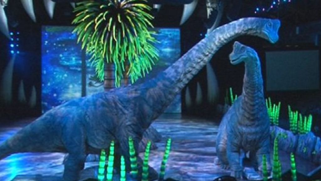 Ενα θεαματικό σαφάρι δεινοσαύρων στην καρδιά του Παρισιού