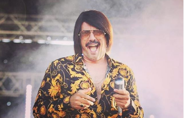 Τόνι Σφήνος: «Έχω κάνει παράνομο γάμο στο Las Vegas με άντρα»