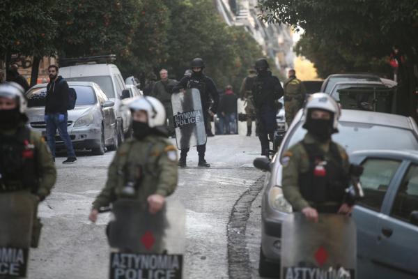 Ωμή βία από αστυνομικούς στο Κουκάκι: Βίντεο και φωτογραφίες – ντοκουμέντα