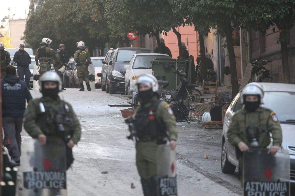 «Πόλεμος» κυβέρνησης – ΣΥΡΙΖΑ για τα περιστατικά ωμής βίας στο Κουκάκι