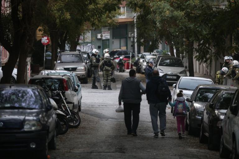 Κουκάκι : Δέκα προσαγωγές καταληψιών και κατοίκων στην τριπλή επιχείρηση της ΕΛ.ΑΣ