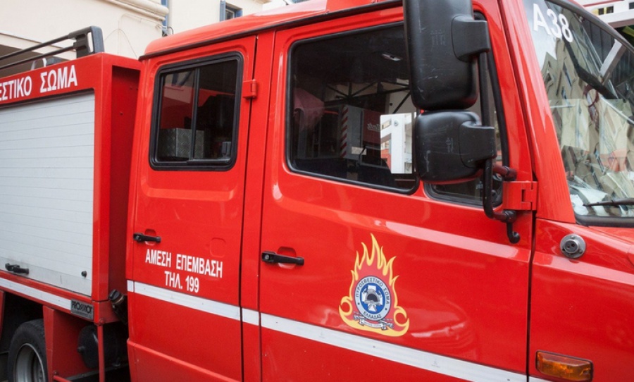 Φωτιά σε διαμέρισμα στο Νέο Φάληρο – Απομακρύνθηκαν 2 άτομα