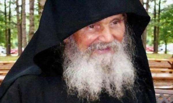 Γέροντας Εφραίμ : Τι έλεγε για τον «μαρμαρωμένο βασιλιά»