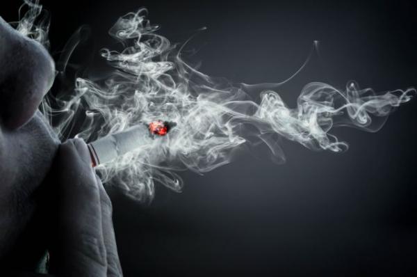 KPMG: Η Ελλάδα χάνει 700 εκατ. ευρώ ετησίως από την κατανάλωση παράνομων τσιγάρων