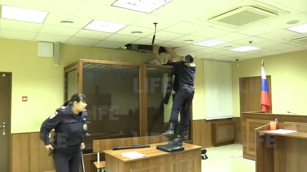 Η απίστευτη προσπάθεια κατηγορουμένου να αποδράσει