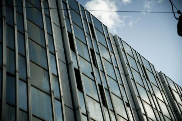 Κουκάκι : Υπάλληλος της Περιφέρειας ο άνδρας που έπεσε από τον 5ο