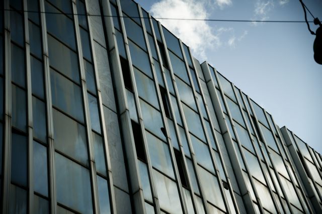 Κουκάκι : Υπάλληλος της Περιφέρειας ο άνδρας που έπεσε από τον 5ο