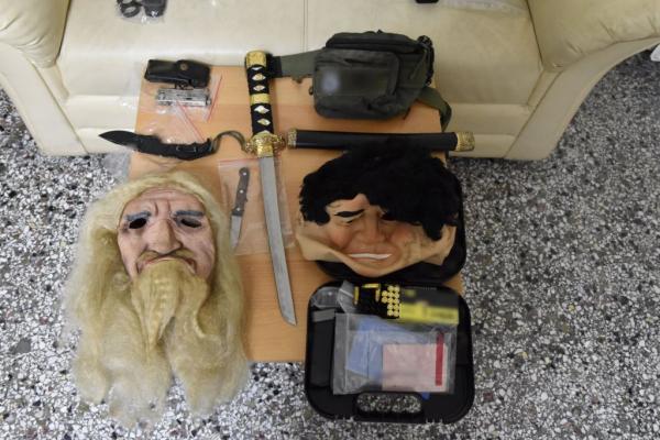 Βοιωτία : Μάσκες, όπλα και φυσίγγια πίσω από τη δολοφονία πατέρα και γιου