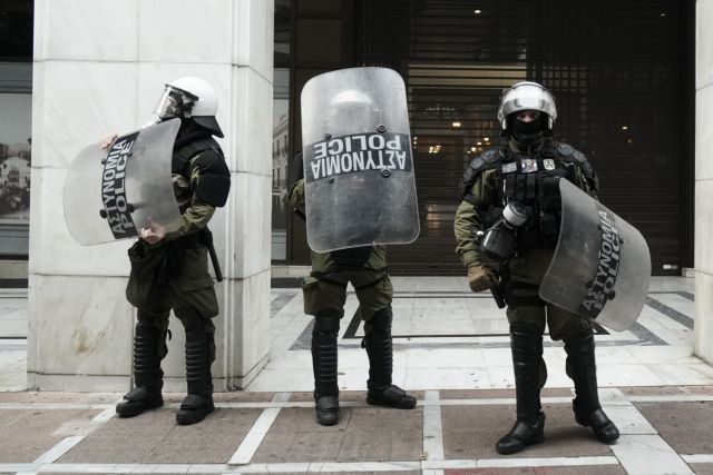 Νέα καταγγελία: Αστυνομικοί ζητούν από 22χρονη να κατεβάσει το παντελόνι της στην Πατησίων