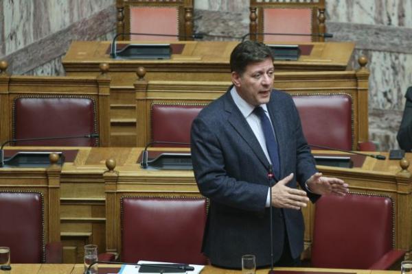 Μουζάλας: «Θυμίζετε ΕΡΕ» – Βαρβιτσιώτης: Πολεμούσατε την παραμονή μας στην ΕΕ