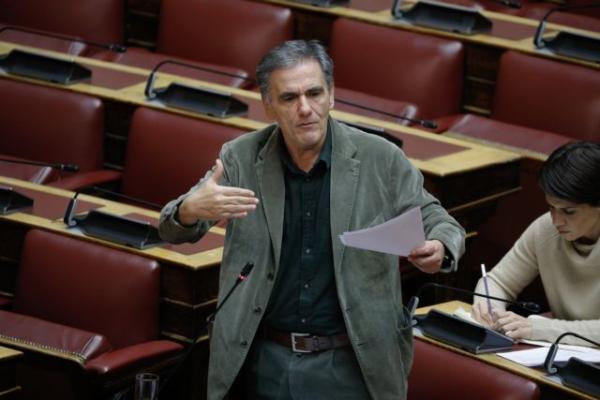 Στη Βουλή και το… ρεμπέτικο μετά τη Γιόχανσον