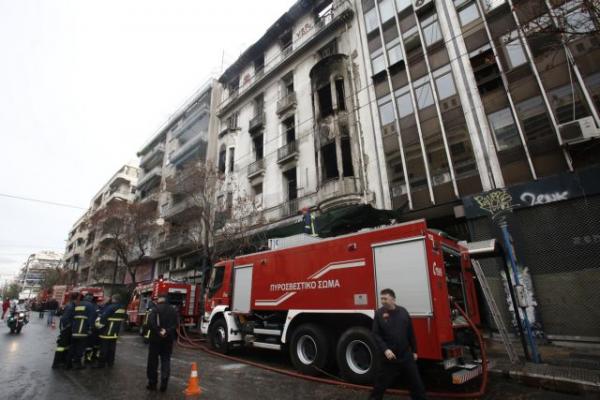 Μεγάλη φωτιά σε διαμέρισμα στο Κερατσίνι