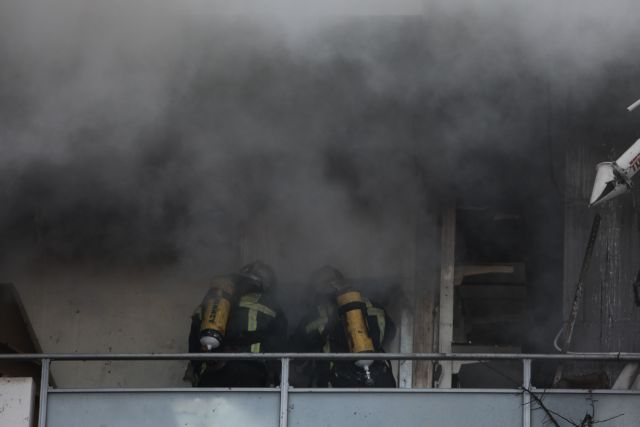 Φωτιά στο Χολαργό : Καταστράφηκε ολοσχερώς ο δεύτερος όροφος του πολυκαταστήματος