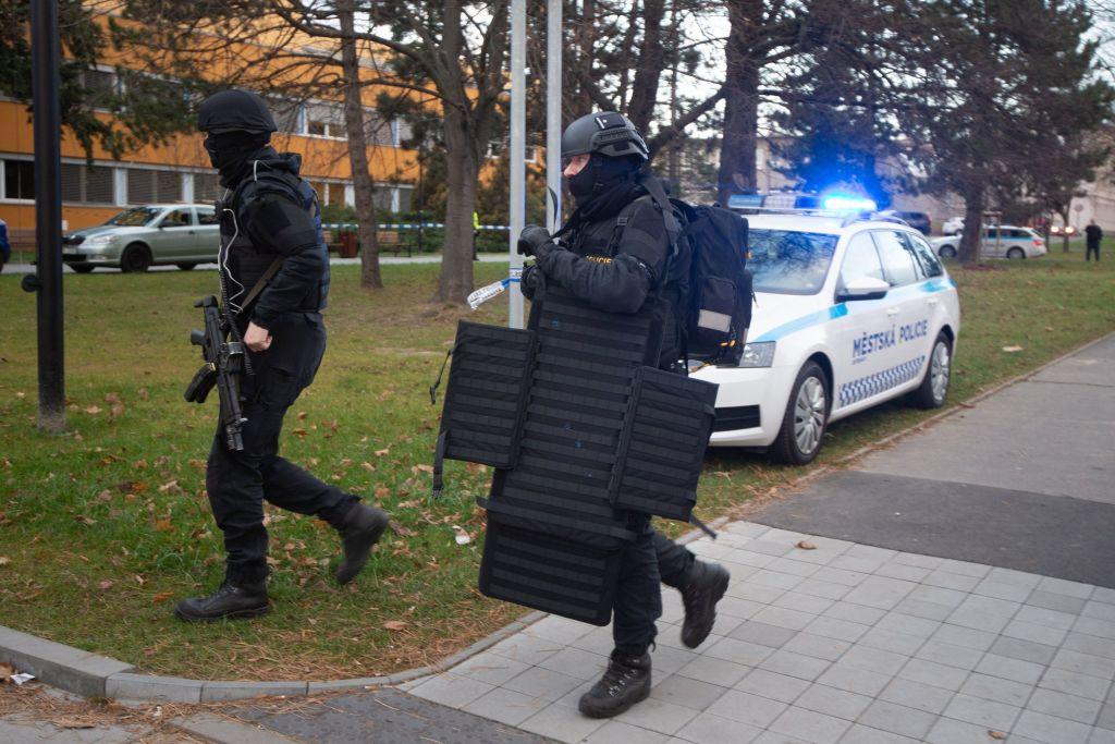 Τσεχία : Στη δημοσιότητα οι φωτογραφίες του υπόπτου που πυροβόλησε έξι άτομα