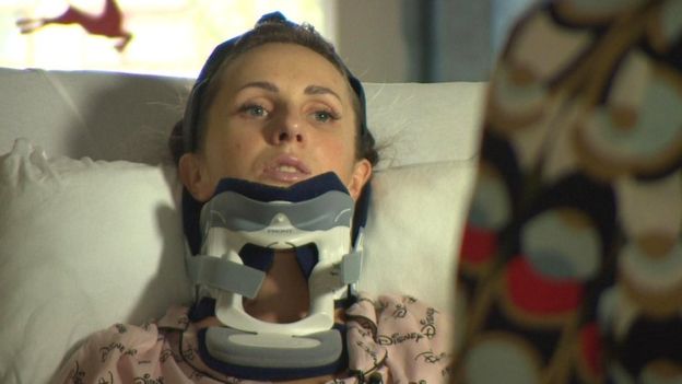 Σκωτία : Βγήκε να πετάξει τα σκουπίδια και την καταπλάκωσε καναπές