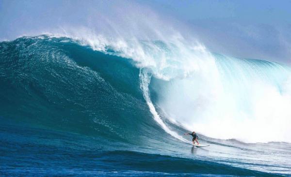 Πορτογαλία : Σέρφερ δαμάζει το κύμα της χρονιάς