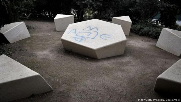 «Το παρελθόν δεν τελείωσε»