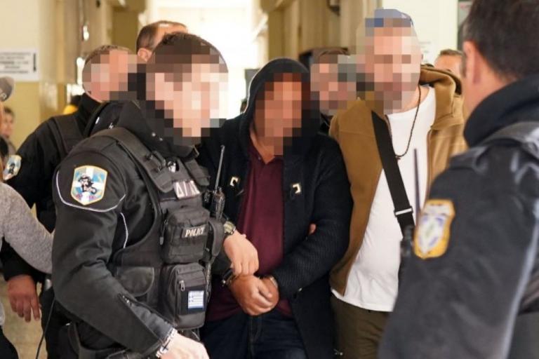 Εγκλημα στην Αλικαρνασσό: Το παιδί ζητά να δει τους γονείς του