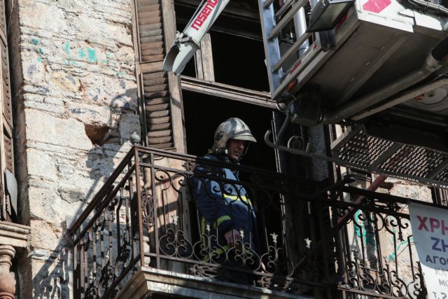 Σύλληψη 56χρονου για εμπρησμό σε κτίριο στην Ερμού [Εικόνες]