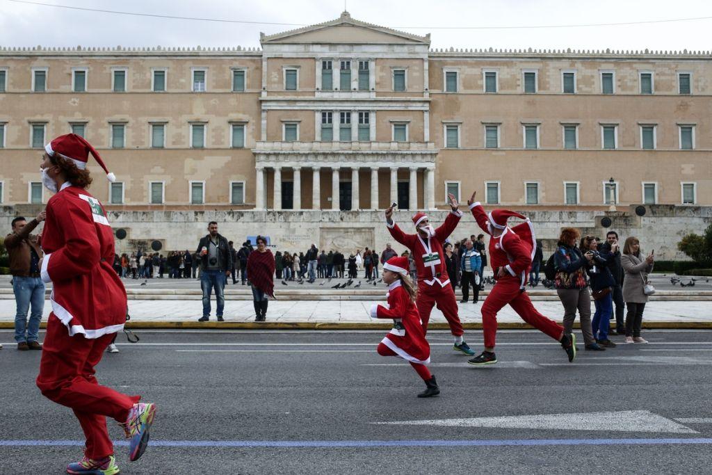 Santa Run : Άγιοι Βασίληδες τρέχουν για καλό σκοπό για άλλη μια χρονιά
