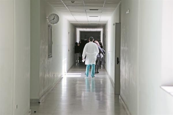 Το Δημόσιο ζητά 850.000 ευρώ αποζημίωση από γιατρό – Αντιδράσεις από τον ΙΣΑ