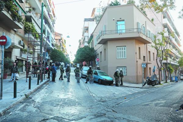 Η επιχείρηση της ΕΛ.ΑΣ στο Κουκάκι, τα κενά στον σχεδιασμό και οι μαρτυρίες