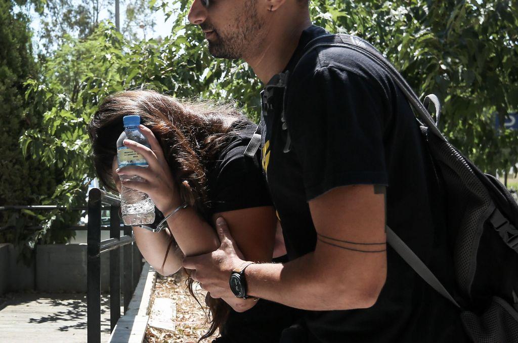 Εγκλημα στο Κορωπί: Ανατριχιαστικές περιγραφές – «Μην σκοτώνεις τη μαμά μας»