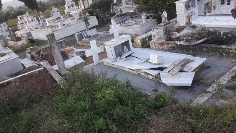 Σοκ στην Καλαμάτα: Ιερόσυλοι διέλυσαν μνήματα και έβγαλαν πτώμα από τάφο