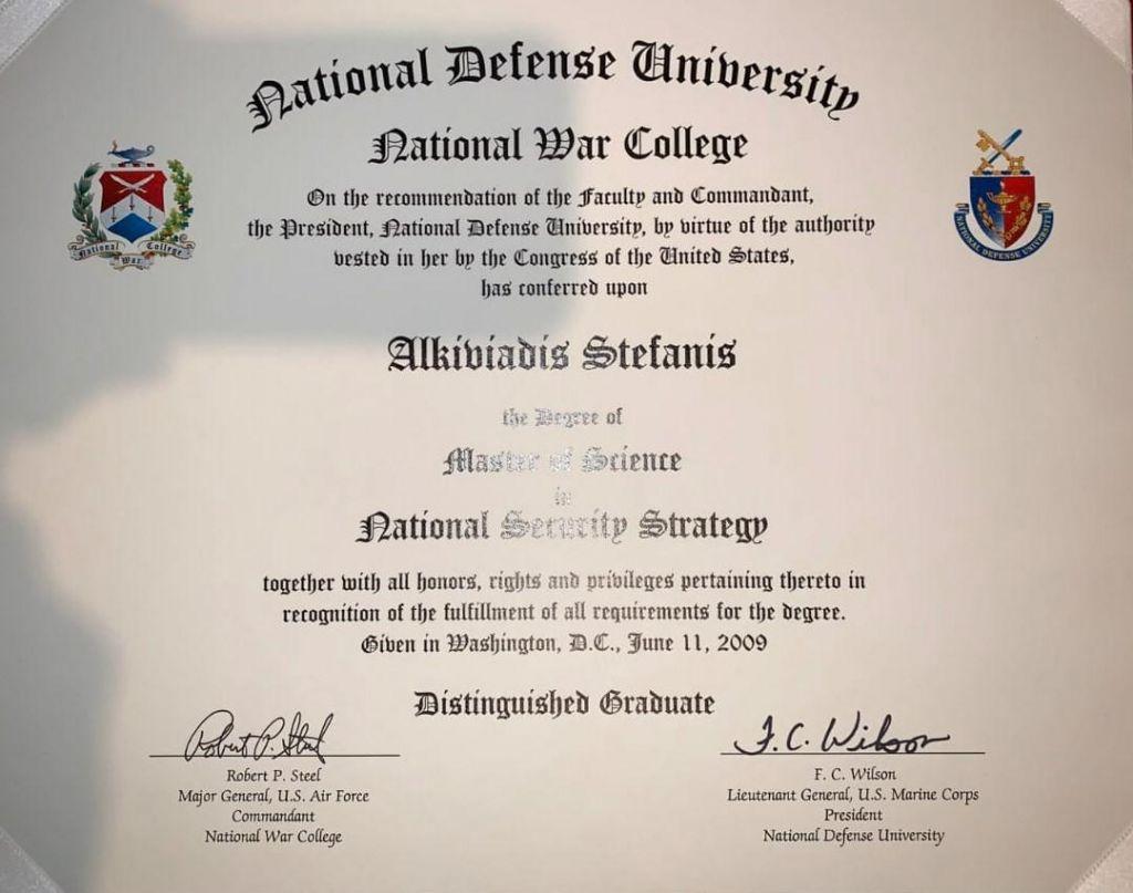 Με τα πτυχία του απαντάει ο Αλκιβιάδης Στεφανής στην επίθεση εναντίον του