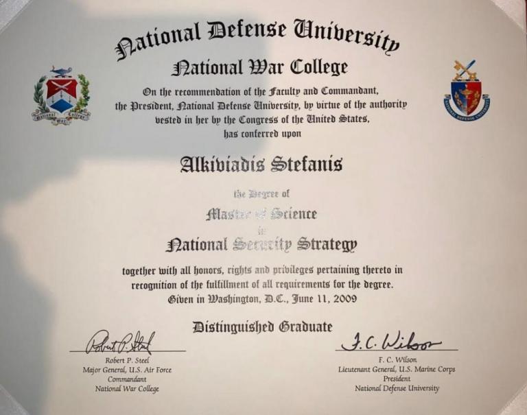 Με τα πτυχία του απαντάει ο Αλκιβιάδης Στεφανής στην επίθεση εναντίον του