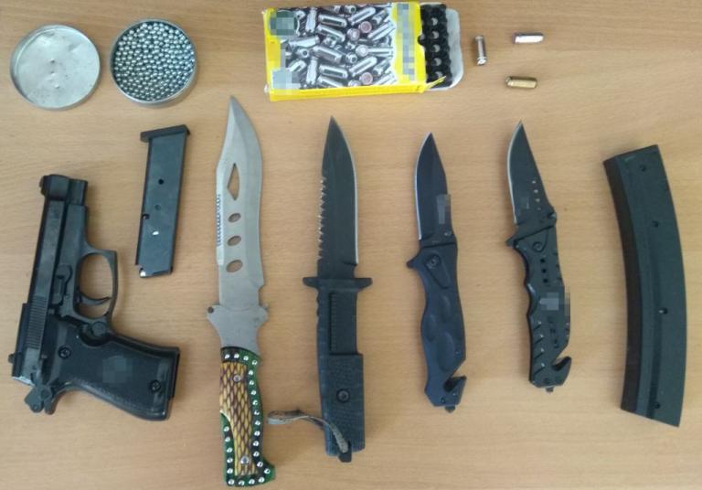 Λιβαδειά : Με φορητό ασύρματο και ολόκληρο οπλοστάσιο εντοπίστηκε 44χρονος