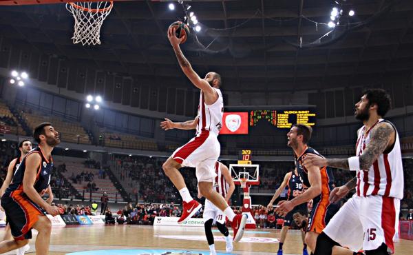 Οι διαιτητές στο Ολυμπιακός-Χίμκι