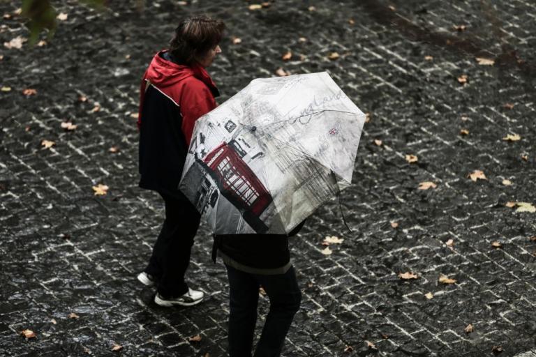 Καιρός : Βροχές, πτώση θερμοκρασίας – Πού θα χρειαστεί ομπρέλα