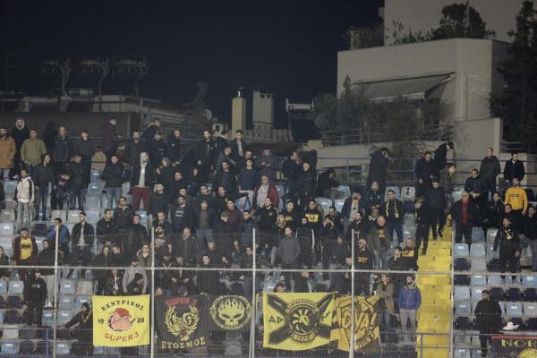 Εκαψαν βαν με οπαδούς του Αρη