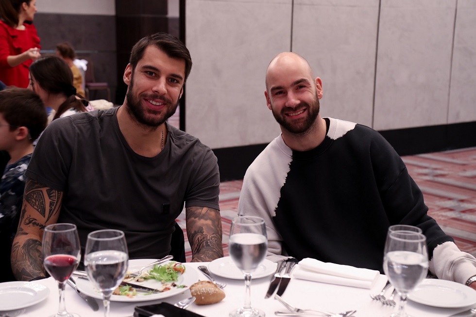 Ολυμπιακός: Το Χριστουγεννιάτικο τραπέζι των Ερυθρόλευκων