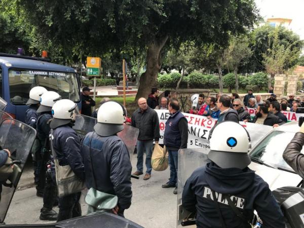 Ενταση και χημικά στους αγρότες της Κρήτης (βίντεο)