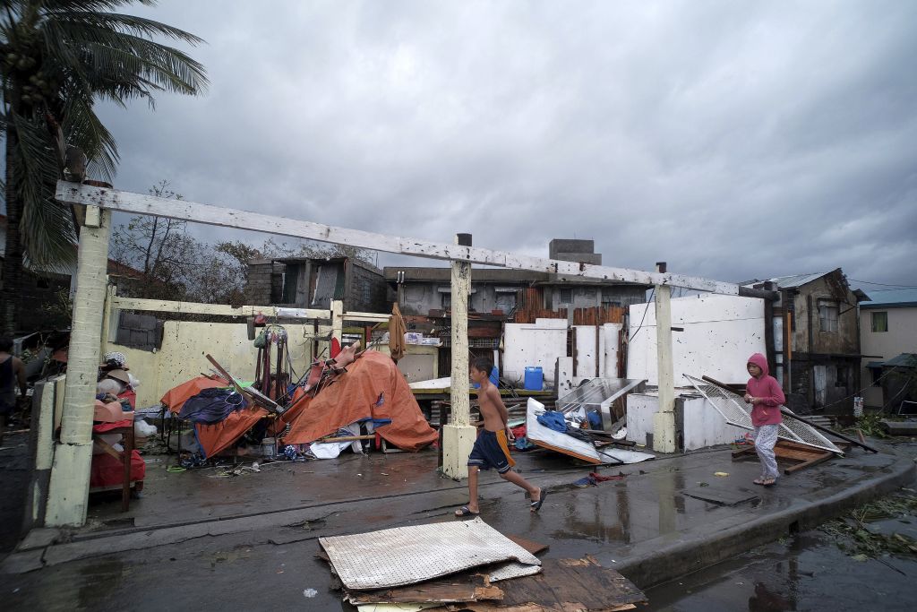 Φιλιππίνες: Στους δέκα οι νεκροί από τον τυφώνα Καμούρι