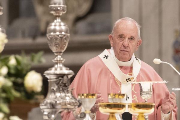 Ο πάπας Φραγκίσκος καταργεί το εκκλησιαστικό απόρρητο στις υποθέσεις παιδεραστίας