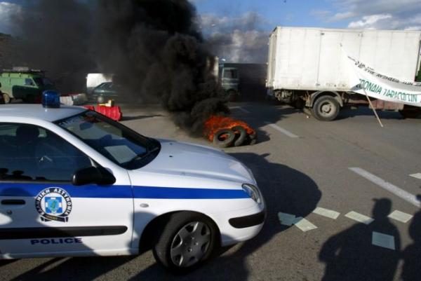 Τρεις εμπρηστικές επιθέσεις σε μία νύχτα : Δημοσιογράφος και στέλεχος της ΝΔ στο στόχαστρο