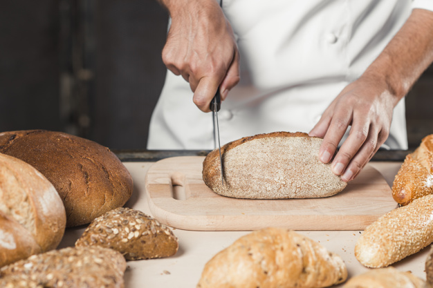 Μήπως κόβετε λάθος το ψωμί; Αλλάξτε συνήθεια