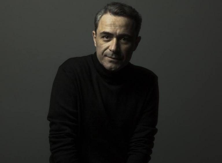 Θανάσης Κουρλαμπάς : Αιφνιδίασε τον Αρναούτογλου «στον αέρα»