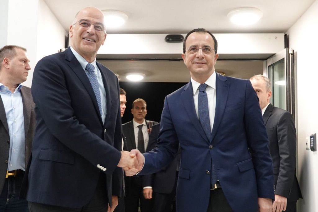 Συνεχίζεται το μπαράζ επαφών Δένδια – Συναντήθηκε με τον κύπριο ΥΠΕΞ