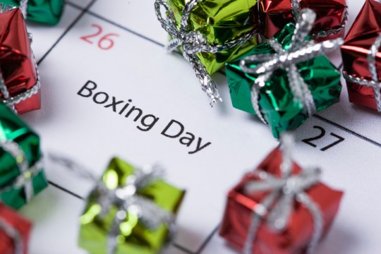 Boxing Day : Η επομένη των Χριστουγέννων «γιορτάζεται» με εκπτώσεις και ποδόσφαιρο στη Βρετανία