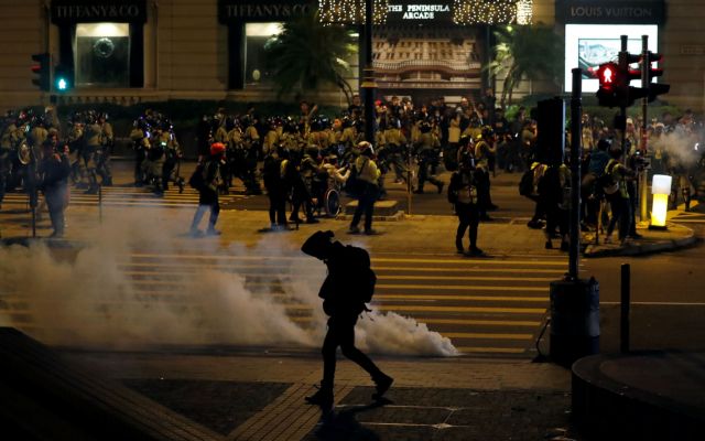 Χονγκ Κονγκ : Συνεχίζονται οι διαδηλώσεις – Δακρυγόνα από την αστυνομία