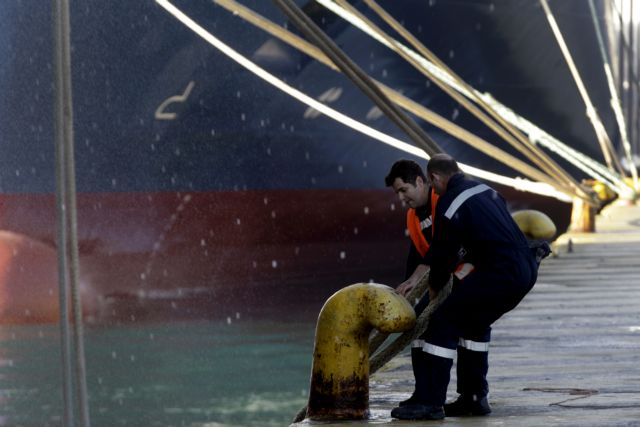 Ρέθυμνο: Πρόσκρουση πλοίου με πλωτό γερανό μέσα στο λιμάνι