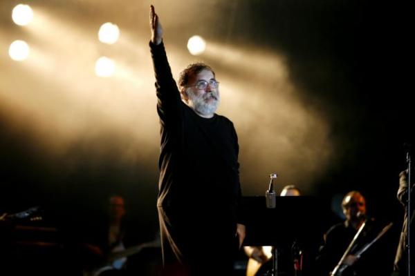 Θάνος Μικρούτσικος : Συντετριμμένος ο καλλιτεχνικός κόσμος αποχαιρετά τον τεράστιο δημιουργό