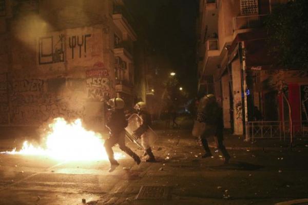 ΣΥΡΙΖΑ : Ο κ. Χρυσοχοΐδης υπερασπίζεται τις αγριότητες των δυνάμεων της αστυνομίας