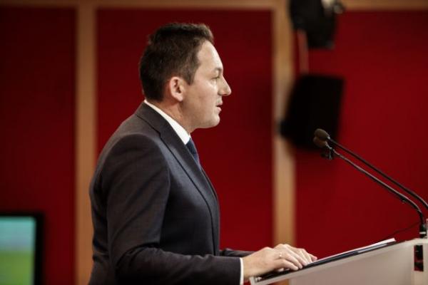 Πέτσας σε Τσίπρα : Ως πότε θα ρωτάτε τι κακό έχουν οι μολότοφ;